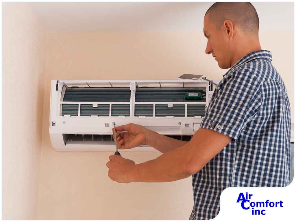 Professional maintenance of home air conditioner.